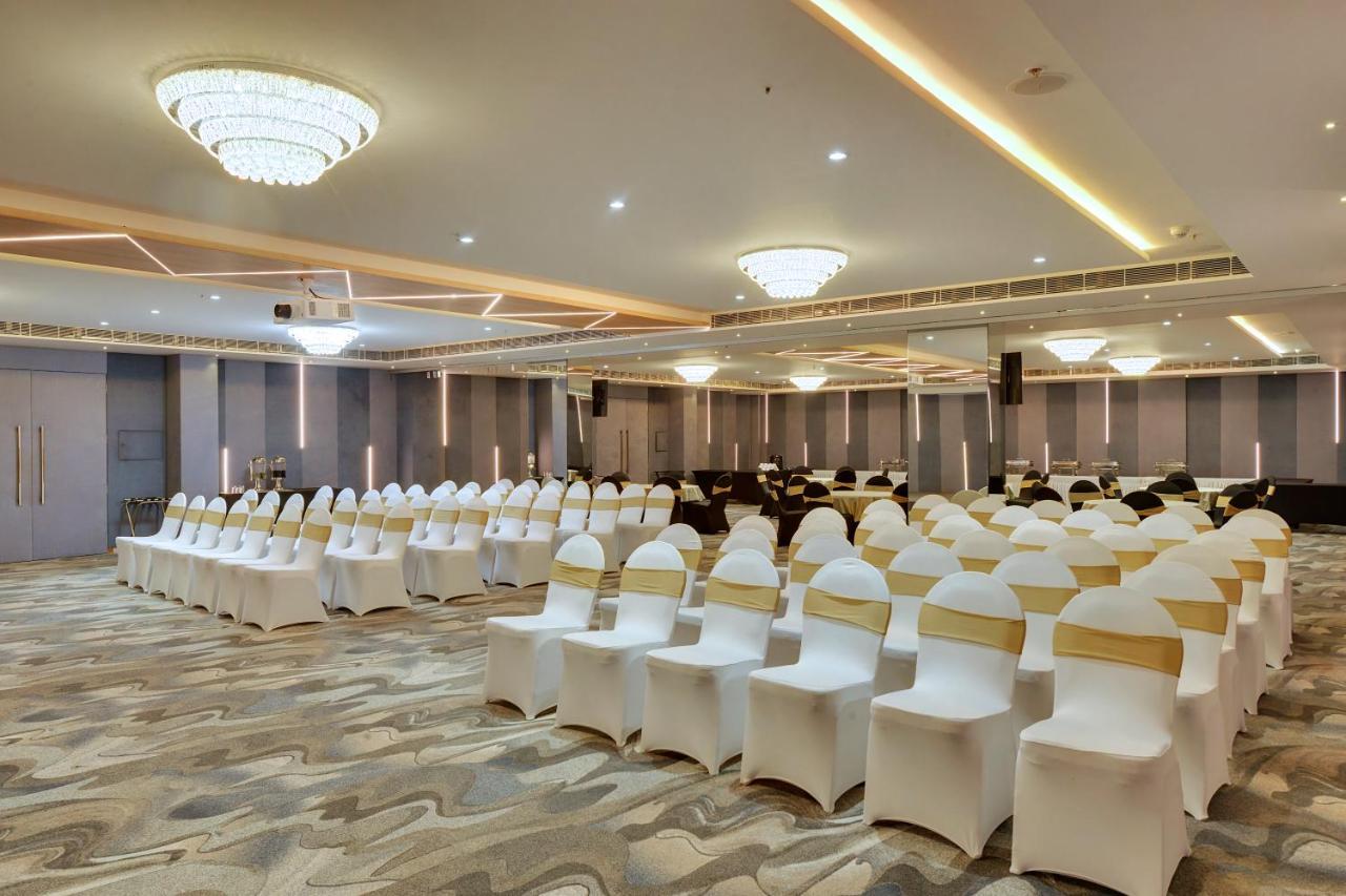 Clarion Hotel Bangalore Yesvantpur Bagian luar foto